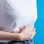 Πόνος στο στομάχι μετά το φαγητό: οι 5 πιο συχνές αιτίες